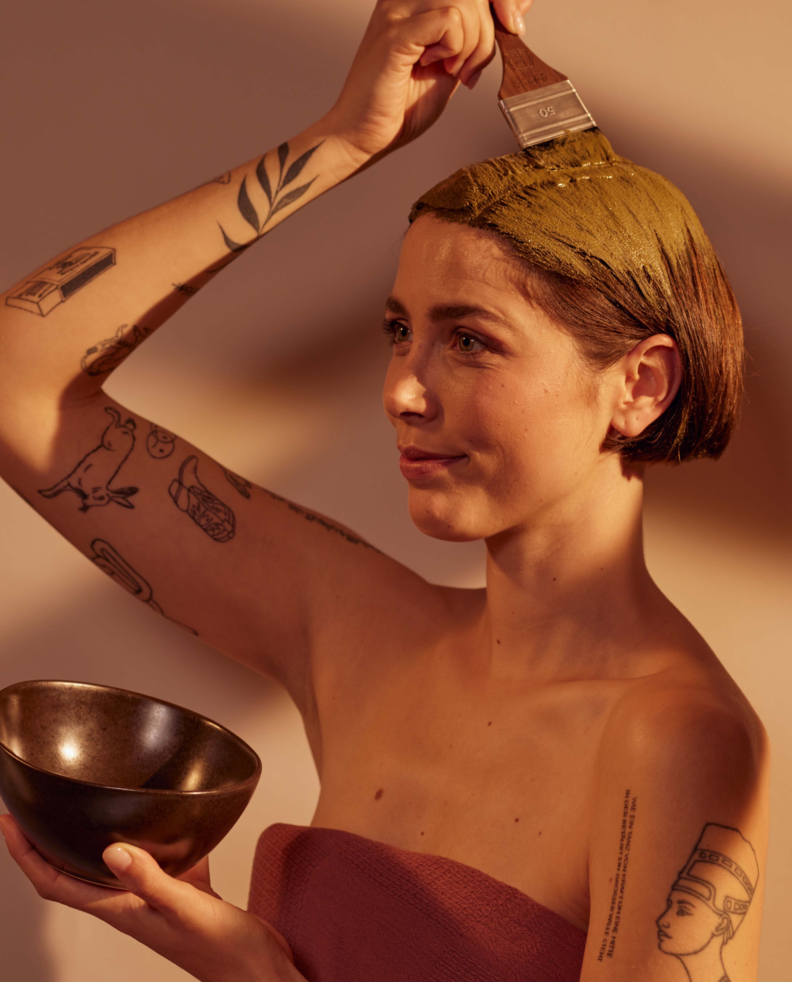 Immagine della spazzola per capelli in legno, spazzola in legno di khadi per una cura delicata Immagine della spazzola per capelli in legno, spazzola in legno di khadi per una cura delicata