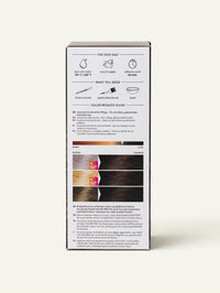 Modello con capelli biondo scuro dopo l'applicazione della Tinta Naturale per Capelli di khadi