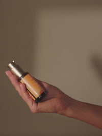 Video sull'applicazione dell'olio per capelli Orange Vitality di khadi