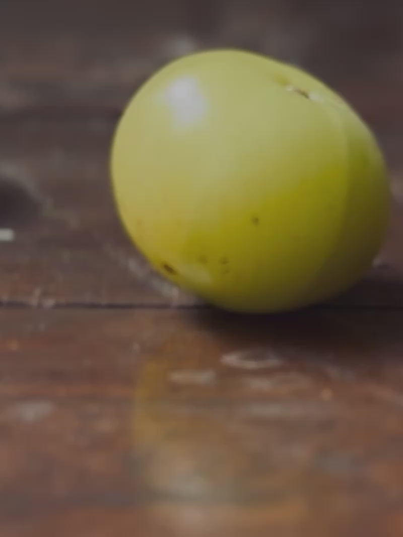 Video del frutto dell'Amla come ingrediente attivo nell'Ayurveda di khadi (2)