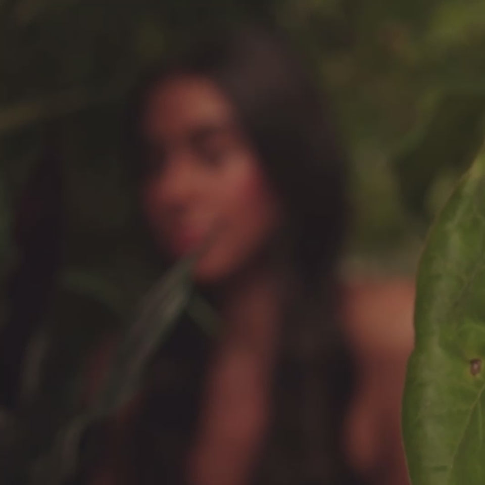 Video di confronto che mostra le differenze tra le Tinte Naturali per Capelli di khadi