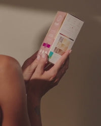 Video della modella con la Tinta Naturale per Capelli Biondo Chiaro di khadi e la sua confezione